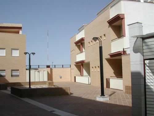 NUEVA A ESTRNAR CON ESTANCIAS MUY AMPLIAS URB. PRIVADA