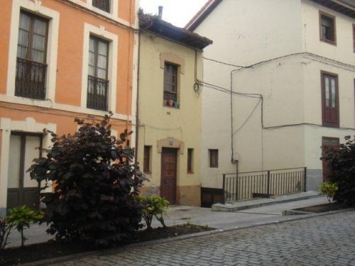 SE VENDE CASA DE TRES PLANTAS EN EL CENTRO DE