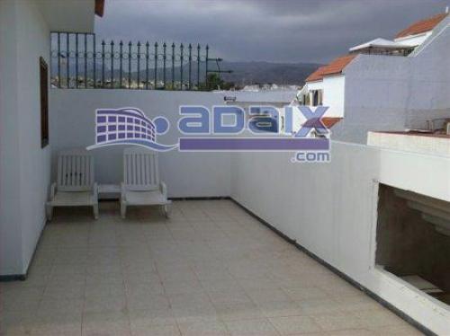 Casa unifamiliar en complejo tranquilo. Bien conservada. Dos cocinas equipadas