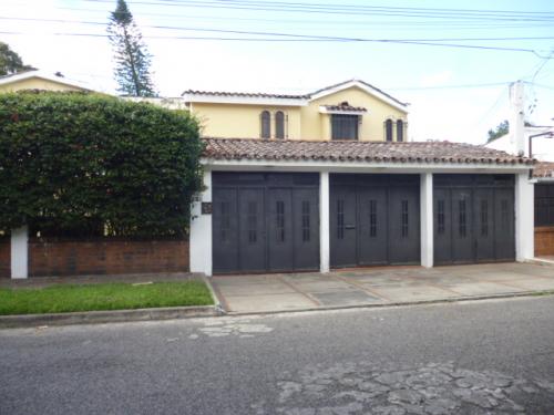 vendo casa de 2 niveles  de esquina en Mariscal zona 11