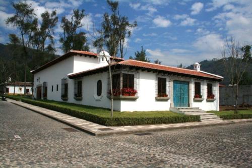 Vendo casa en Antigua Guatemala, a 2 cuadras de la entrada principal de la Antigua