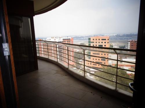 Vendo Apartamento en Zona 14 Edificio Tadeus