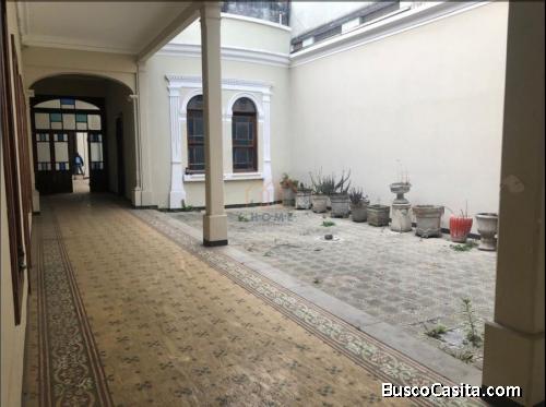 SE VENDE CASA EN ZONA 1, CERCA DE PARQUE COLÓN.