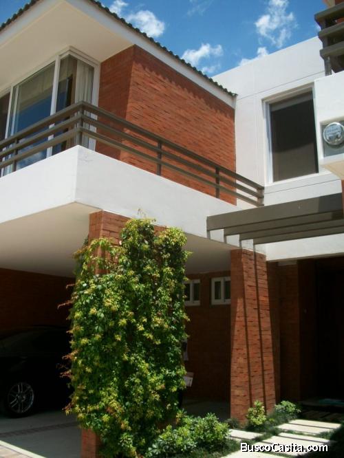 Vendo casa en San Isidro Zona 16 de Guatemala
