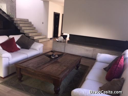 Moderna Casa en venta en Condominio zona 16 Guatemala