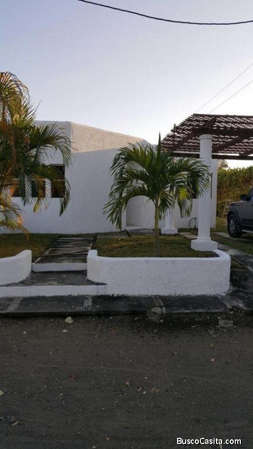 HERMOSA CASA KM. 2 CARRETERA A MONTERRICO