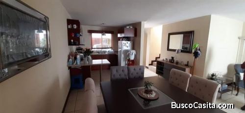 Casa en venta en Jardines de San Cristóbal Sector A10, Mixco
