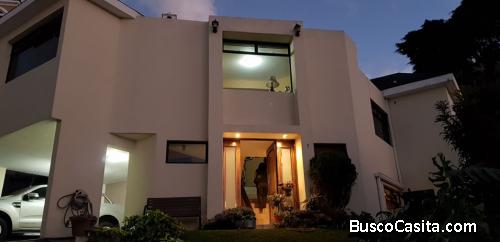 Inmobiliaria Vintage vende Casa en venta la Montaña zona 16 