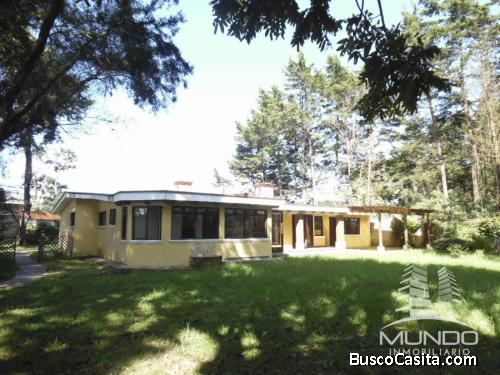 CASA EN VENTA CON TERRENO DE DOS MIL VARAS EN C.S