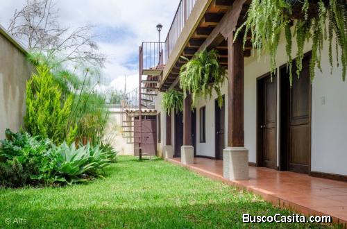 RESIDENCIA EN VENTA EN ANTIGUA GUATEMALA, HUERTAS