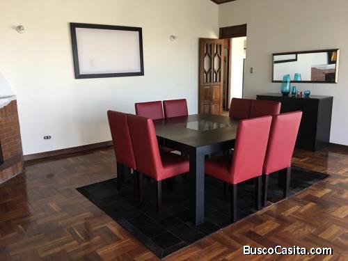 Amplia casa en Venta en Montebello