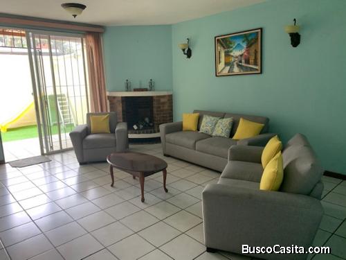 CASA EN VENTA EN CONDOMINIO SOBRE CALZADA MATEO FLORES, ZONA 7