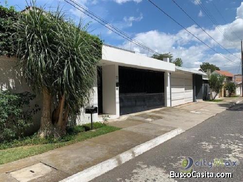 Linda Casa en venta Colonia Monte María zona 12