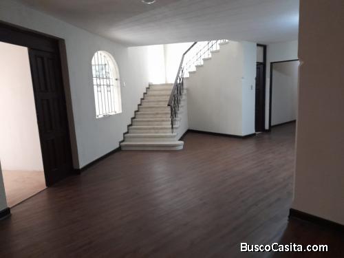 VENDO CASA UN NIVEL OAKLAND ZONA 10