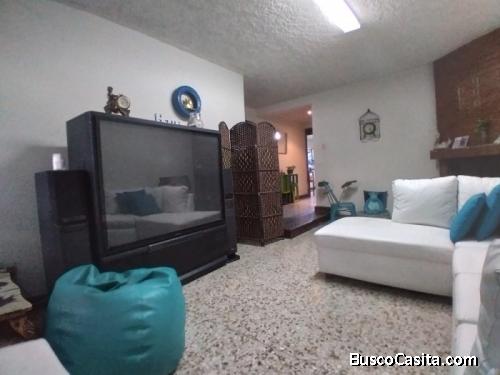 Casa dentro Residencial en Calzada Doroteo Guamuch Flores zona 7.