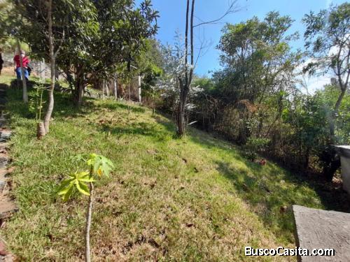Terreno en Venta Ciudad Vieja con casa pequeña sobre RN14