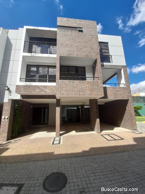 Townhouse en  Venta, Zona 14