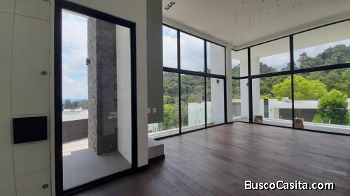 Casa en Venta Condominio Las Cumbres Zona 16