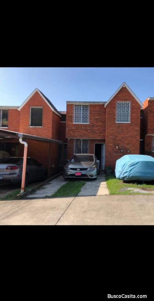 CASA EN VENTA EN LOMAS DE SAN FERMIN ZONA 21