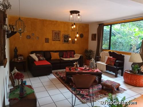 Casa en venta zona 16 la Montaña, sobre vía principal,
