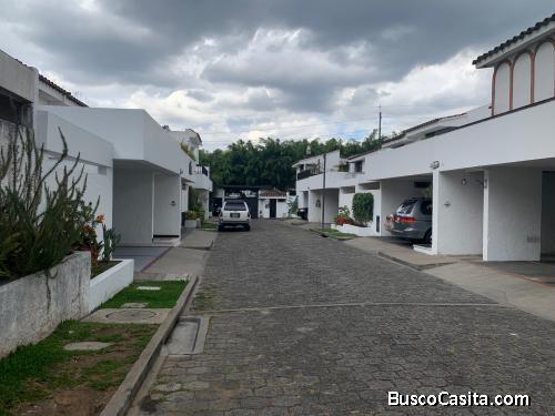 Casa venta en condominio de zona 10