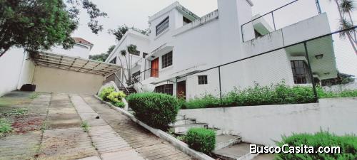 Amplia casa para negocio en venta o renta Las Hojarascas z. 1 Mixco