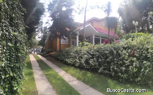 Venta de casa residencial amueblada en Santiago Sac.