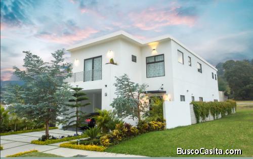 FONTANA I CASA EN VENTA PARA ESTRENAR