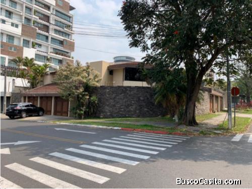 Casa en venta en zona 15 ideal 