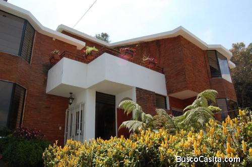 Preciosa casa en venta en condominio Monte Casino en #SantaLuciaMilpasAltas 