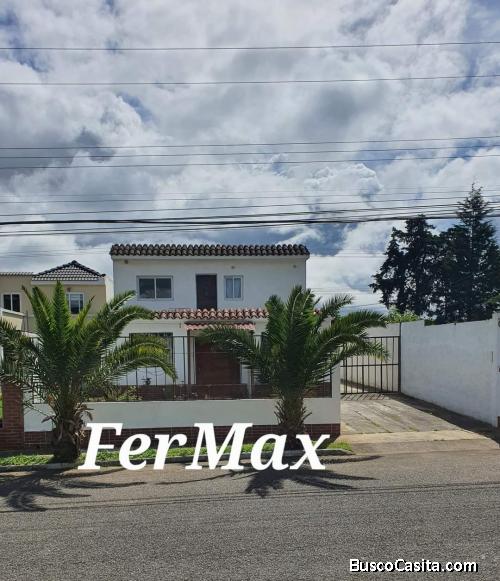 Se vende casa con JARDÍN GRANDE en San José Pinula.  Terreno  12 x 36 mts