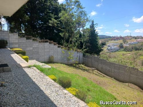 Casa con terreno en Venta en Santa Catarina Pinula