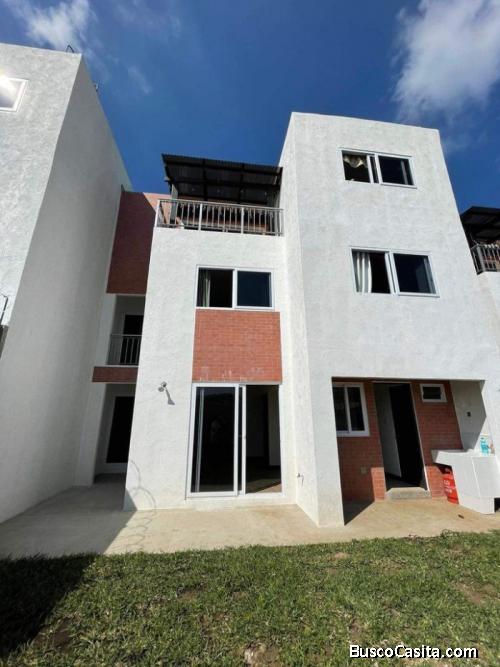 Casa semi-amueblada en renta en Carr. A El Salvador