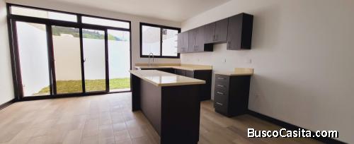 CASA EN PRE VENTA EN HACIENDA REAL ZONA 16