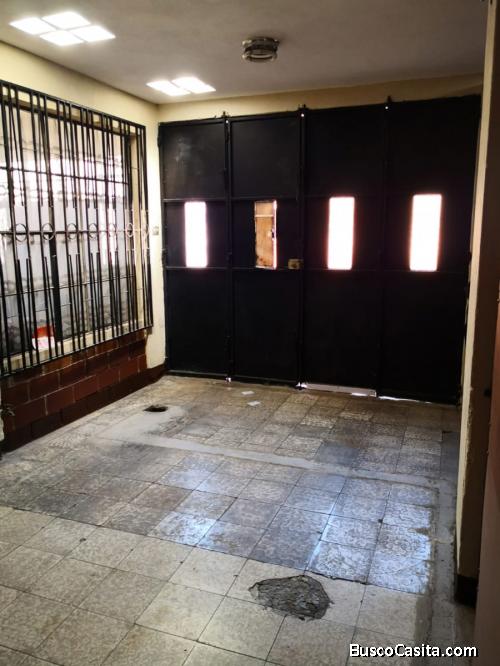 Zona 5 vendo casa en Colonia Saravia a 2 cuadras del Boulevard de Jardines