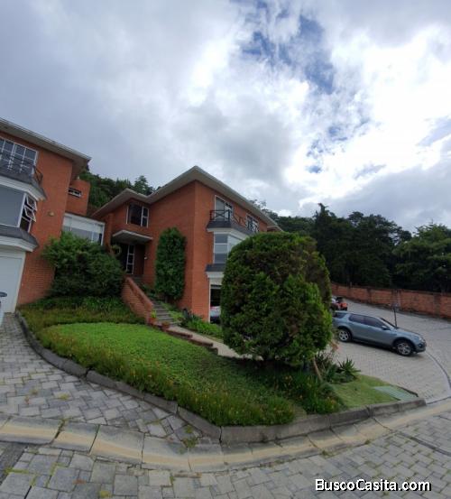 PRECIOSA CASA EN VENTA EN ZONA 15