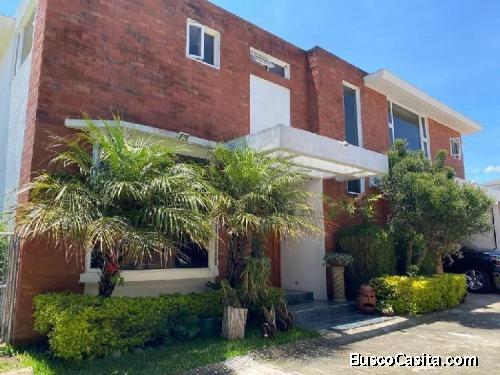 Oportunidad En Venta 3 Casas Y Terreno Sta. Catarina ; Idi: 111355