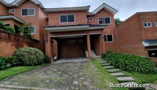 Casa en venta- Km. 20.5 carretera a Fraijanes