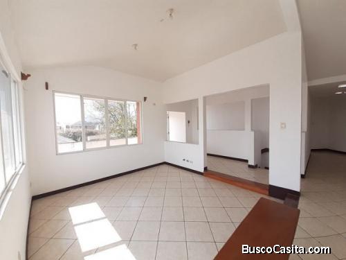 Casa En Venta Con Amplio Jardín En San Cristobal Mixco; Idi: 114187