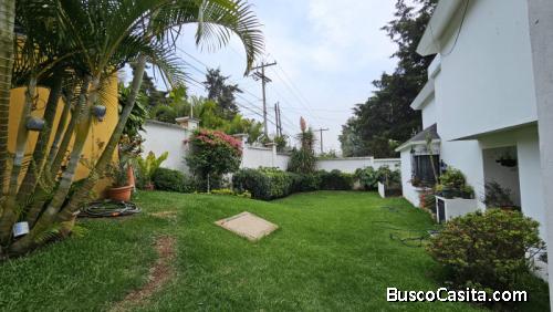 Amplia casa en venta en condominio ubicado en zona 8 de Mixco
