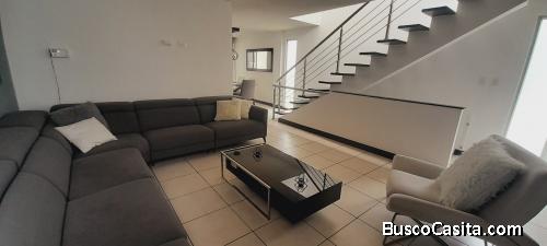 En venta casa en residenciales Cantoria zona 7 de Mixco