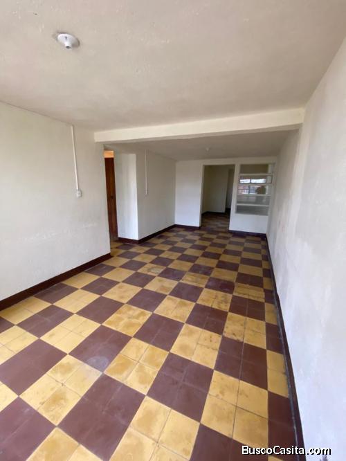 Amplia casa en venta en zona 6, proyectos 4-4  Solo interesados.