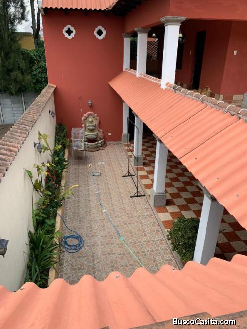Amplia casa de 5 habitaciones en venta en #SanMiguelDueñas con vistas a los volcanes 