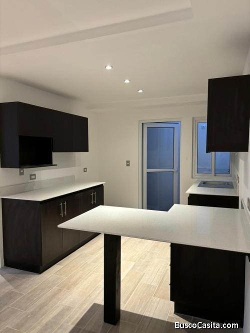 EN PRE-VENTA CASA EN ZONA 16 HACIENDA REAL