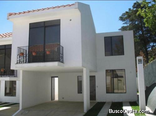 Hermosa casa en venta en San Cristóbal, sector A-10