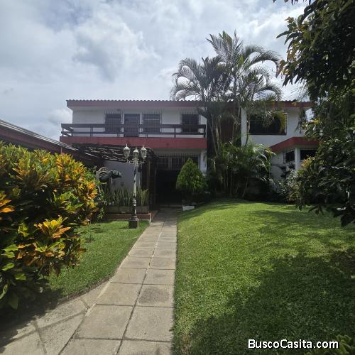 Amplia Casa en Venta en Zona 17, Ciudad de Guatemala