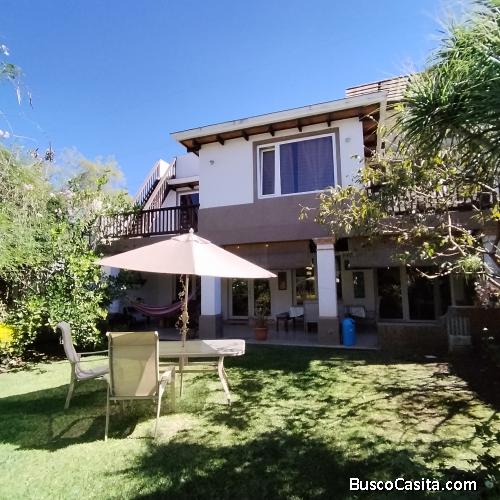 Venta de Casa Residencial en Santa Catarina Pinula