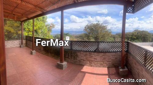 Vendo casa en Condominio Primavera,  Mixco. De 3 niveles 