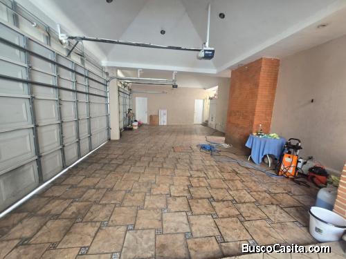 CASA EN VENTA EN PINARES DE SAN CRISTOBAL ZONA 8 MIXCO