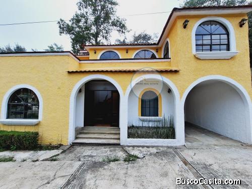 Hermosa casa de 3 niveles en venta. Ubicada en excelente residencial de San Lucas Sacatepéquez  